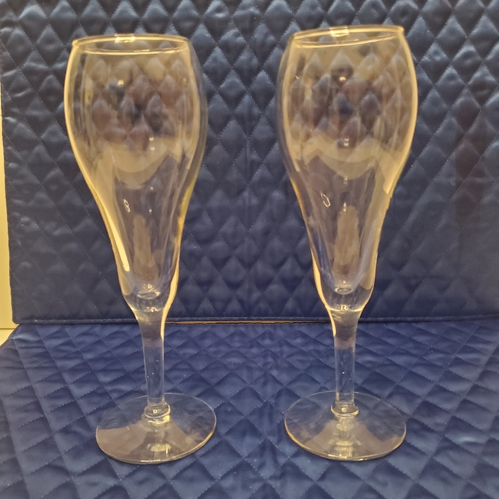 12 Tulip style champagne glasses from Houzz Warehouse set of 12